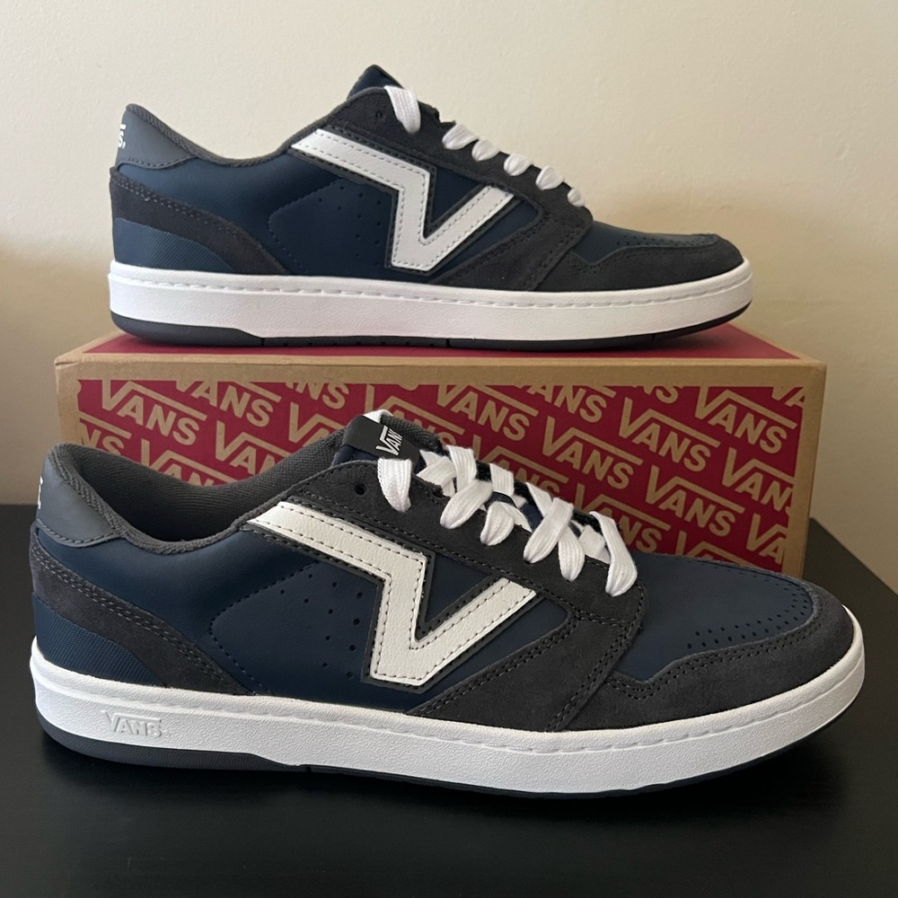 VANS Lowland 2.0 Skate Sneakers Dark Blue VN000D6R1PE Men's Size 11 BNIB
